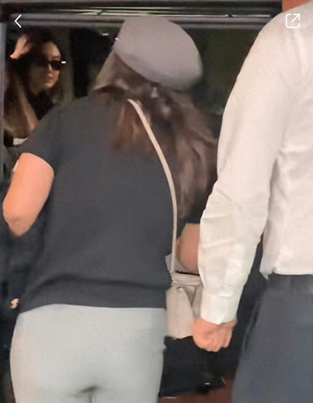 一个下三烂的戏子，被某些内娱人捧成了偶像，如今连遮羞布都不要了