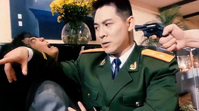 醒醒吧!没军人气质就不要尬演,真正演出军人气场的只服这8位