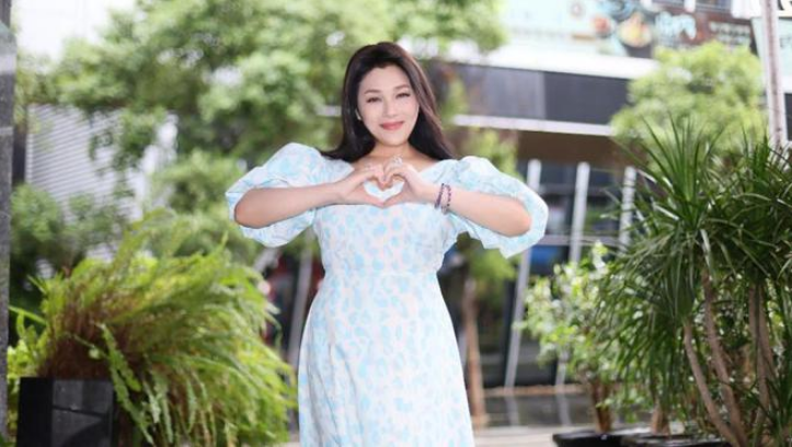 49岁港星低调婚礼，无子女计划，早年曾被误认为变性者