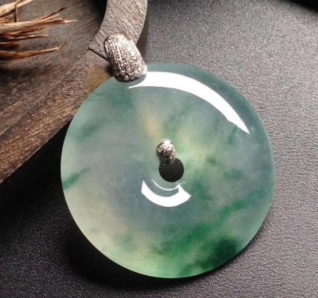 翡翠|绿肥红瘦,浮翠流丹,五彩缤纷的翡翠藏着怎样的四季风情?