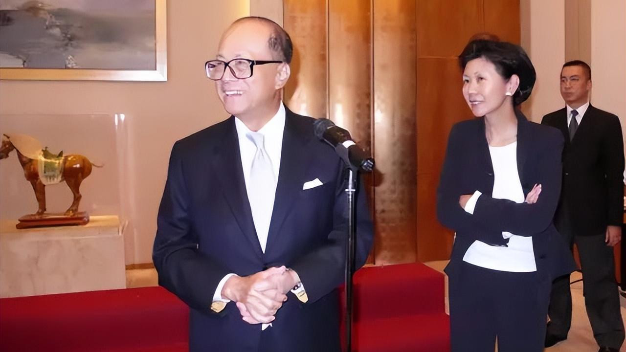 李嘉诚：对女友爱的方式显霸气，周凯旋首次透露两人相处细节！