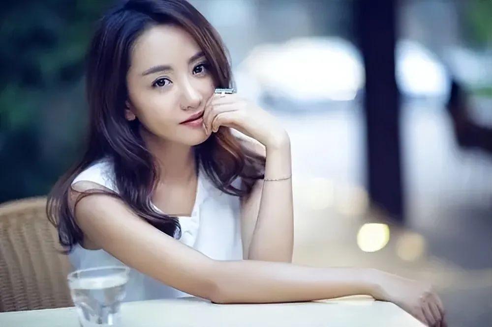 她是娱乐圈“最懒女星”,拍戏当兼职,颁奖懒得去,戏却接到手软