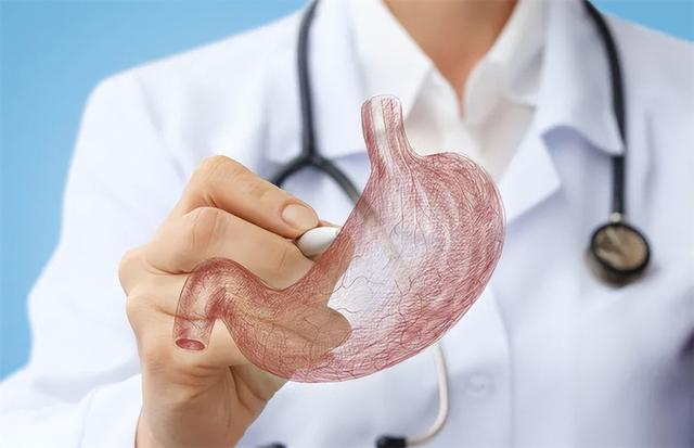 吃晚饭时，长期喝点“白酒”的人，最后身体都咋样了呢？