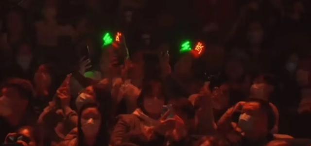 江疏影|华表奖搞笑时刻：刘烨嗑瓜子，邓超直播“玩梗”，江疏影颁奖口误