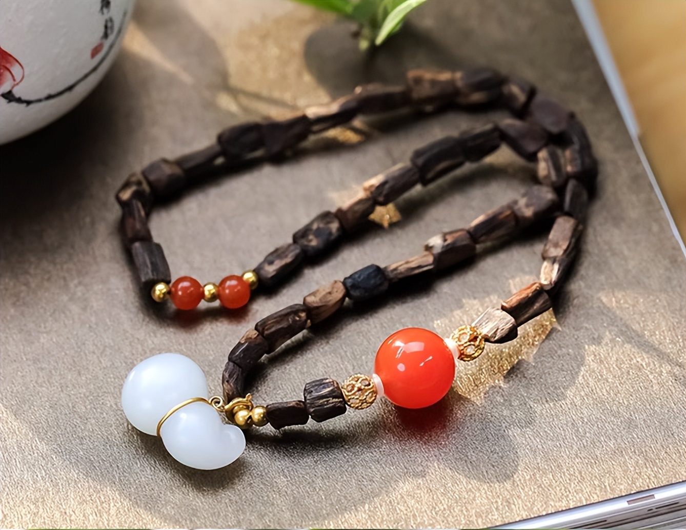 沉香|有香气的珠宝,循腕间香气,得内心澄净