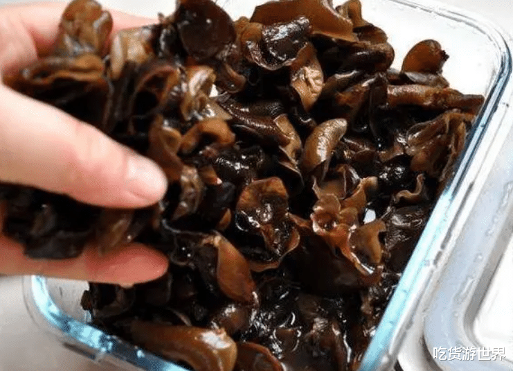 木耳|泡木耳，别用冷水泡，饭店大厨教你3招，10分钟泡发，又大又干净