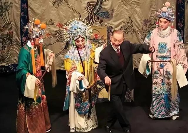 李玉刚|李玉刚,被时代“抛弃”的时候,连声招呼都不打!