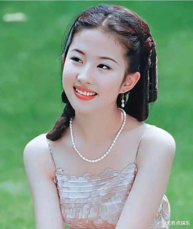 刘亦菲|刘亦菲妈妈：两婚两离不后悔，至今单身，长得比女儿漂亮太多
