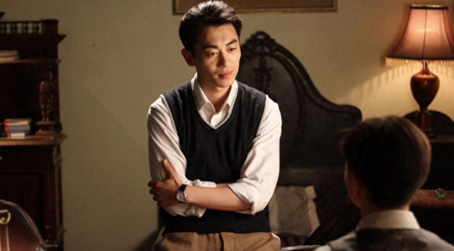 醒醒吧!没伟人气质就别硬演周总理,你是当观众瞎吗?