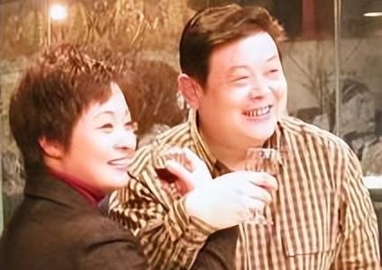 冯小刚主持葬礼，张国立痛念悼词，他的逝世，让半个娱乐圈都在哭泣