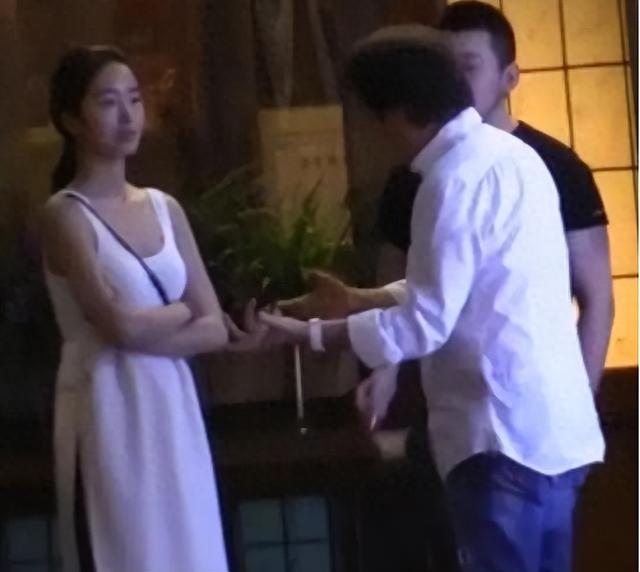 事实证明，离开干爹的刘亦菲，正在走向另一条道路