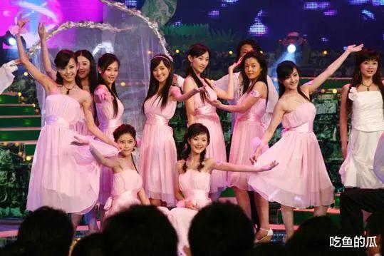 真离了！老公曾出轨女学生，怀了俩娃婚礼都没办…