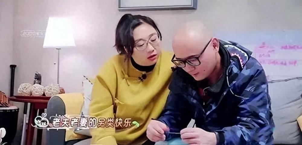 傅首尔与刘毅离婚后,立马官宣新身份,网友难怪男方要离婚的