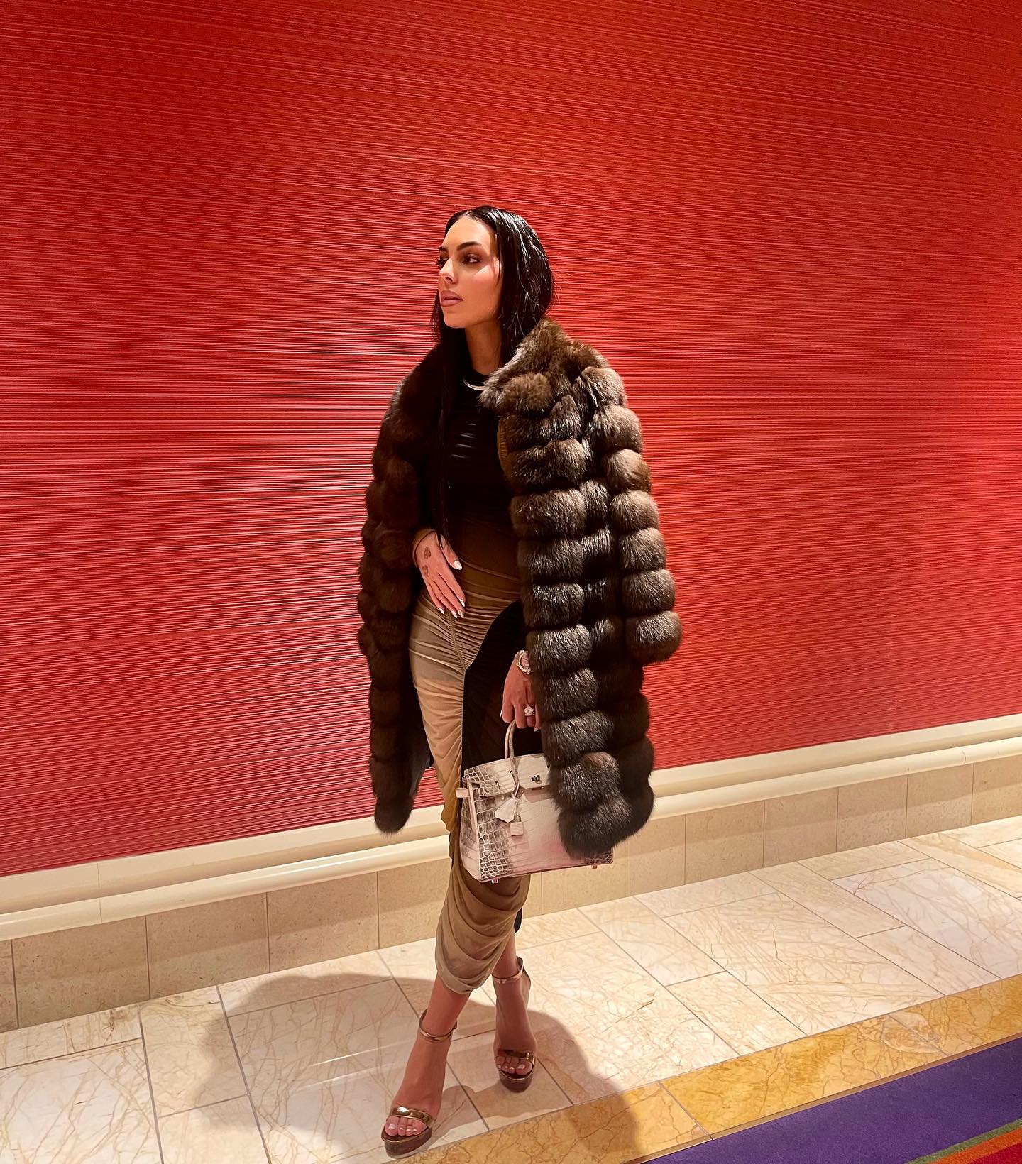 乔治娜|C罗未婚妻自曝曾流产3次!疯狂炫爱马仕大钻戒,丰腴身材越发性感