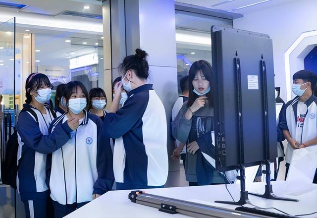 职场故事|2023中考将至!初三生“主动”放弃中考,竟转向职业学校报名