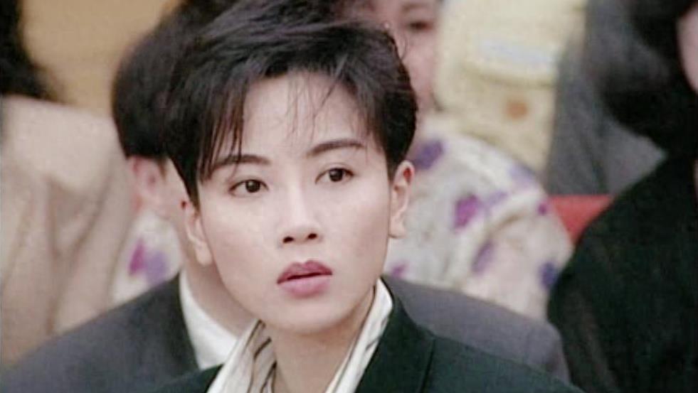 艳压黎姿却沦为富商的玩物,被抛弃后成为同性恋,年过半百至今未婚