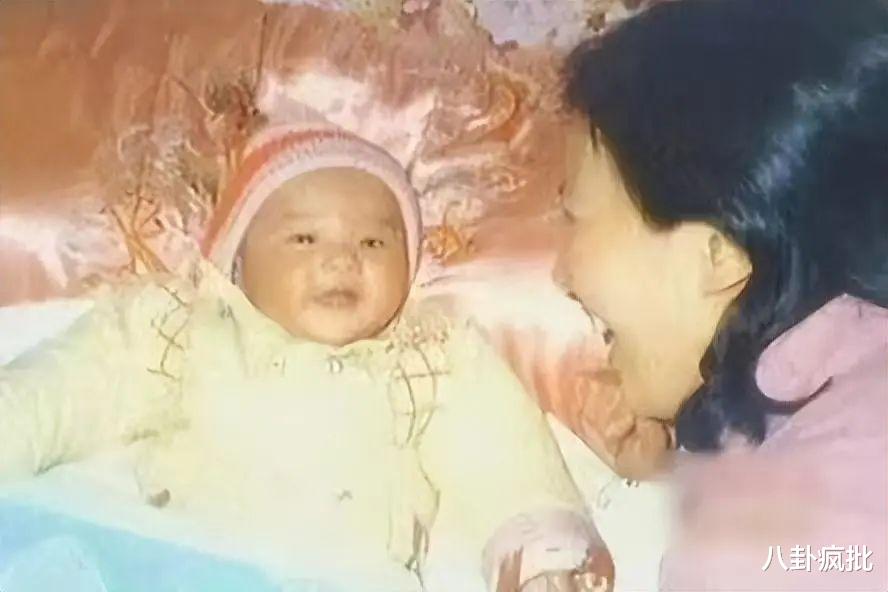 柳岩|刘亦菲亲妈和干爹陈金飞,关系非同寻常!?