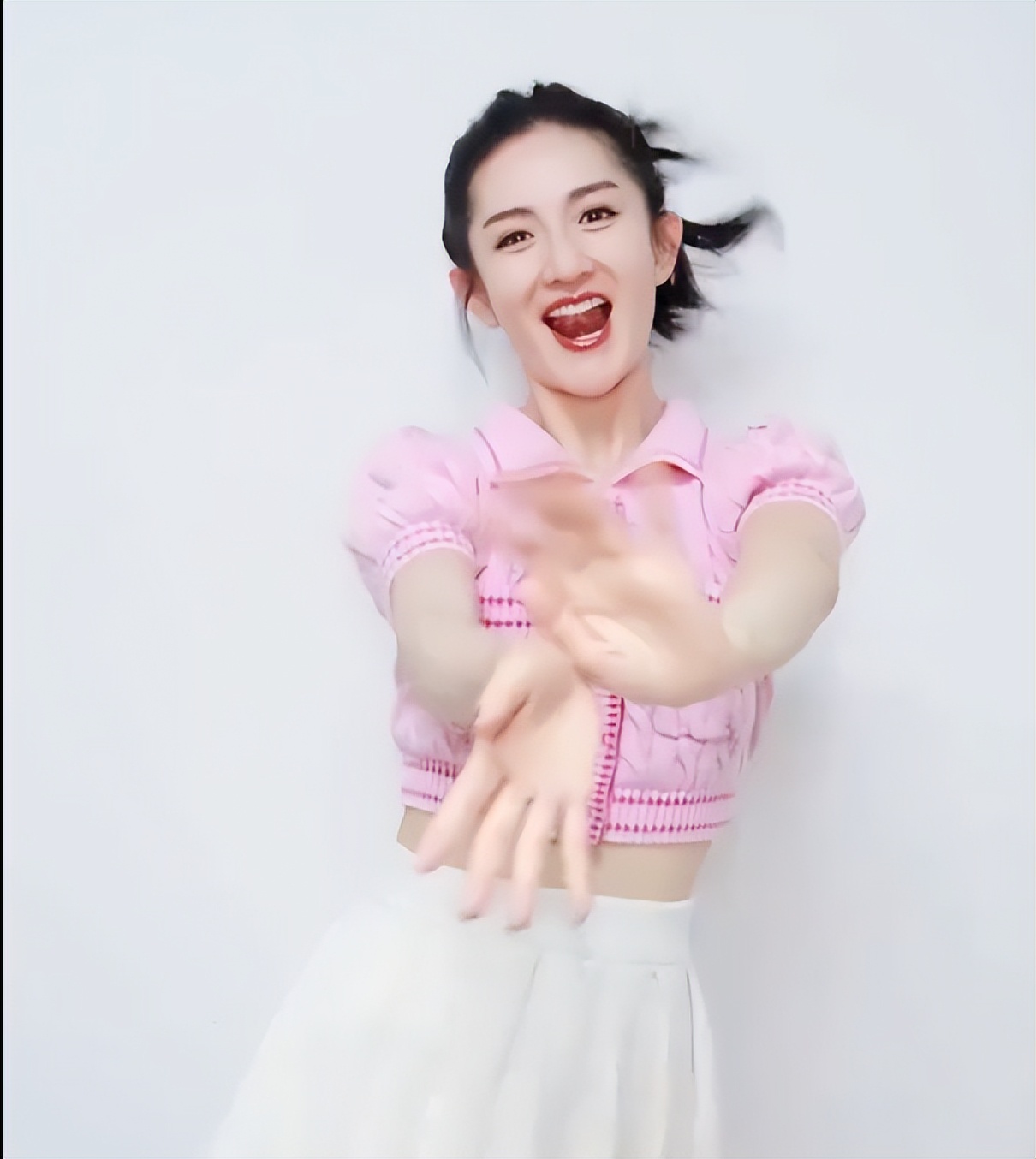 |谢娜三公被区别对待委屈哭:人最大的压力是来自不能承受的幸运