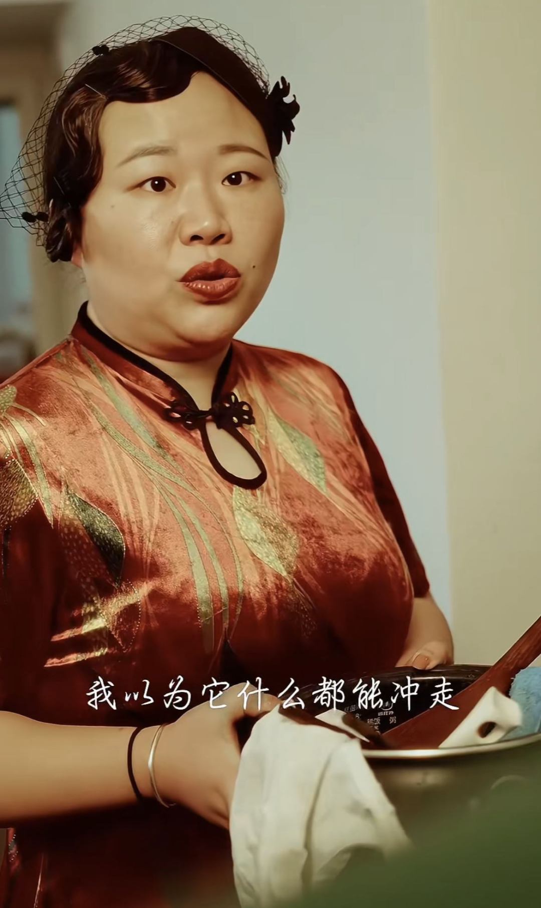 全网疯狂吸粉1000万,160斤空姐变「女神」,网友狂追:求求别断更!