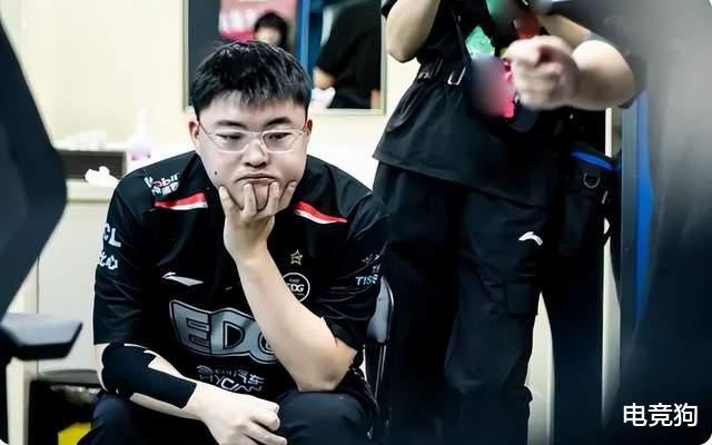 Uzi直播坦言自己不再适合职业赛场，排位八连败心态炸裂！