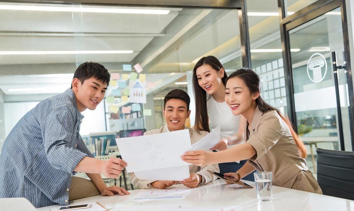 领导在职时刁难我,退休后他儿子结婚邀请我,我直接挂了电话