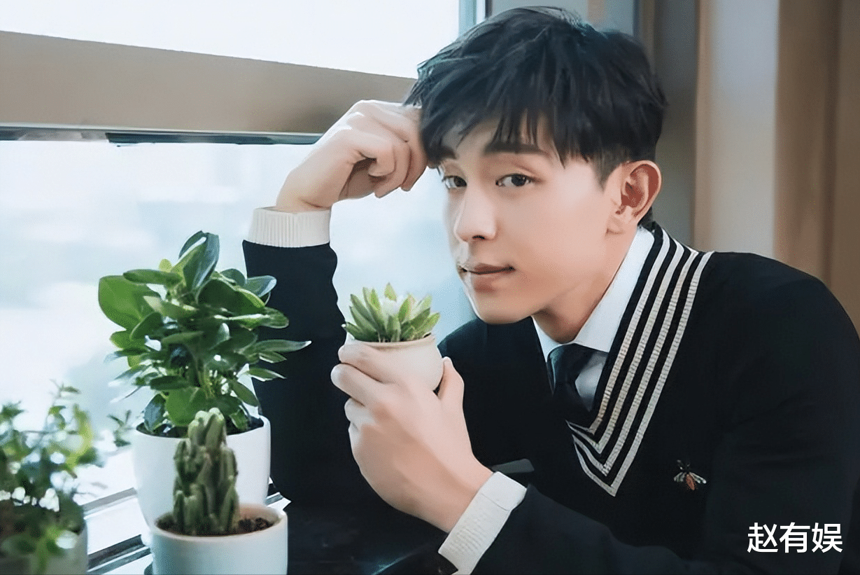 “退网”1年后,再看邓伦如今的“窘境”,他很可恨,也很可悲