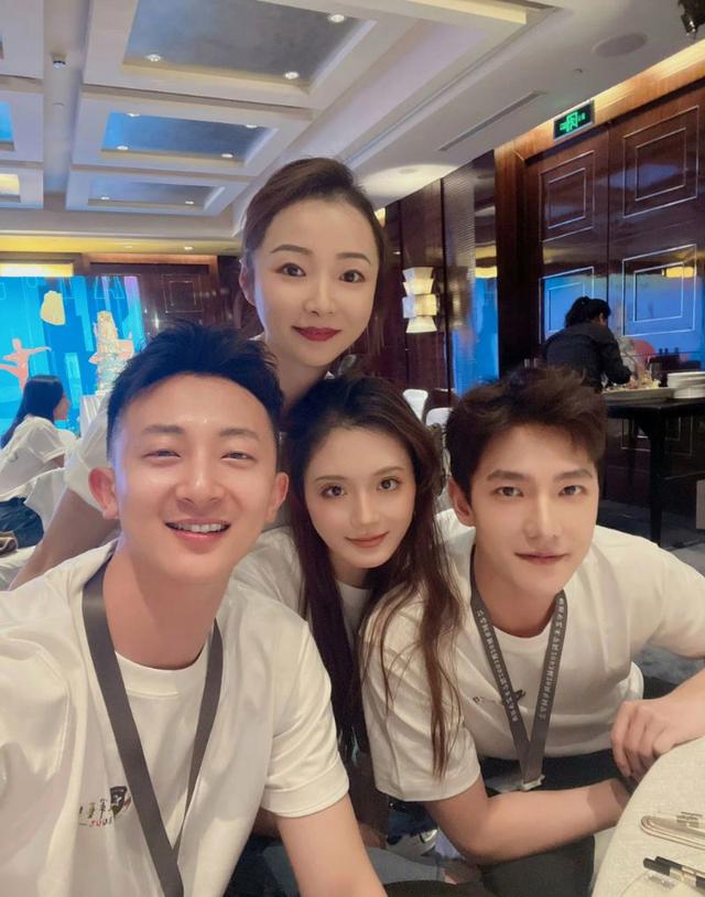 杨洋|红了依然保持联系!杨洋策划20周年同学会曝光!聚会满满创意获赞