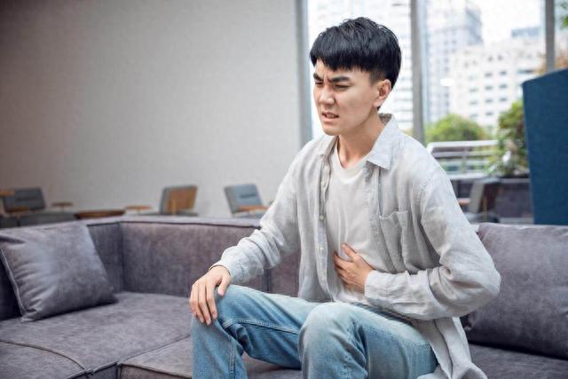 男性每晚睡前，在肚脐上滴上几滴风油精，长期坚持下去会咋样？