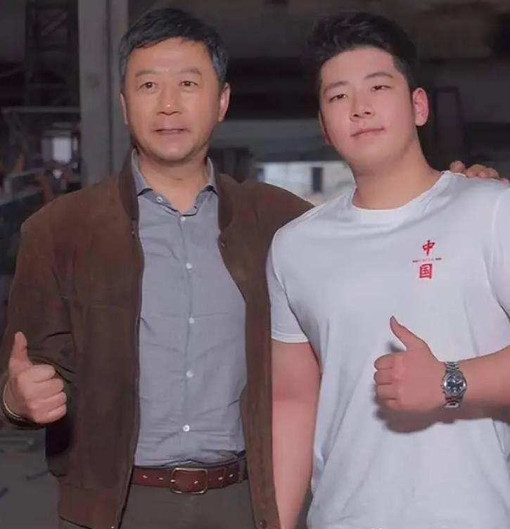 张亮|15岁天天近照曝光,身材挺拔身高超1米9