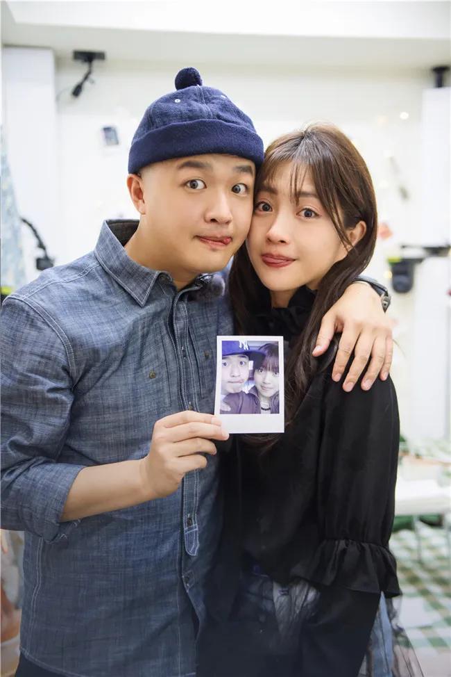 包贝尔|大瓜!包贝尔夜会美女,酒吧门前闹不和,女方恳求他不要离开