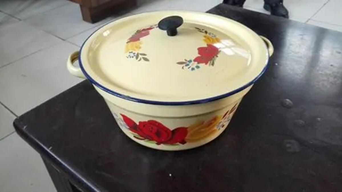 七八十年代，家家都使用的搪瓷餐具，为何现在很少人用了？
