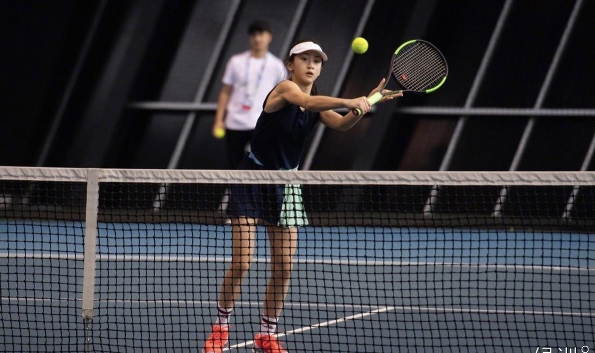 工伤保险|培养新李娜?奥运冠军女儿打职业网球,14岁1米7,偶像日本球星
