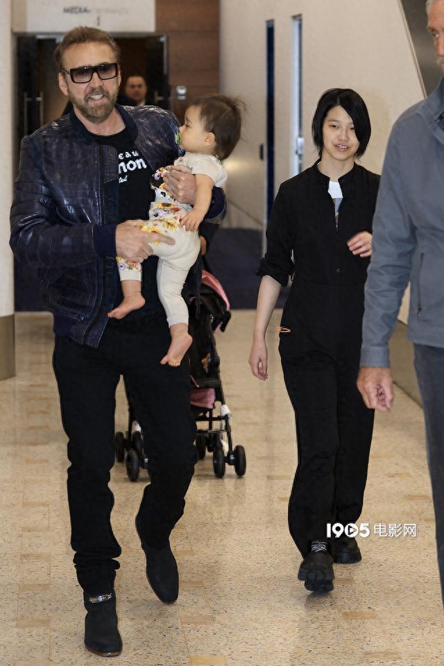 尼古拉斯·凯奇混血女儿曝正面照 29岁娇妻素颜超嫩