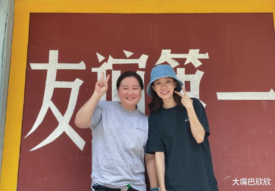 贾玲 贾玲的身材变化引发关注：减肥背后的努力与成长