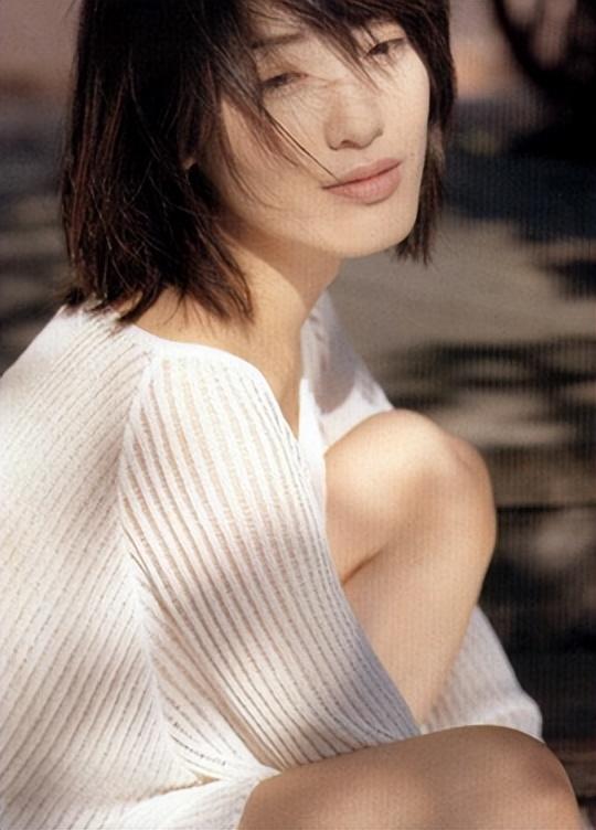 最美“潘金莲”杨思敏，19岁走红33岁却沦落卖拉面 ，现在如何了？