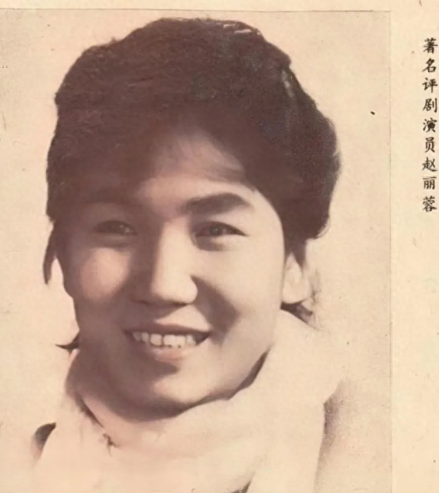 一句台词识破潜伏间谍，去世23年的赵丽蓉，仍被多家官媒发文缅怀