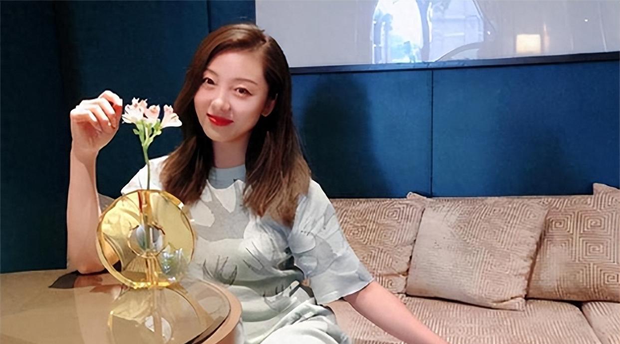 |纪实她在“非诚勿扰”站台5年,爆灯却从不牵手,孟非:这里不欢迎你