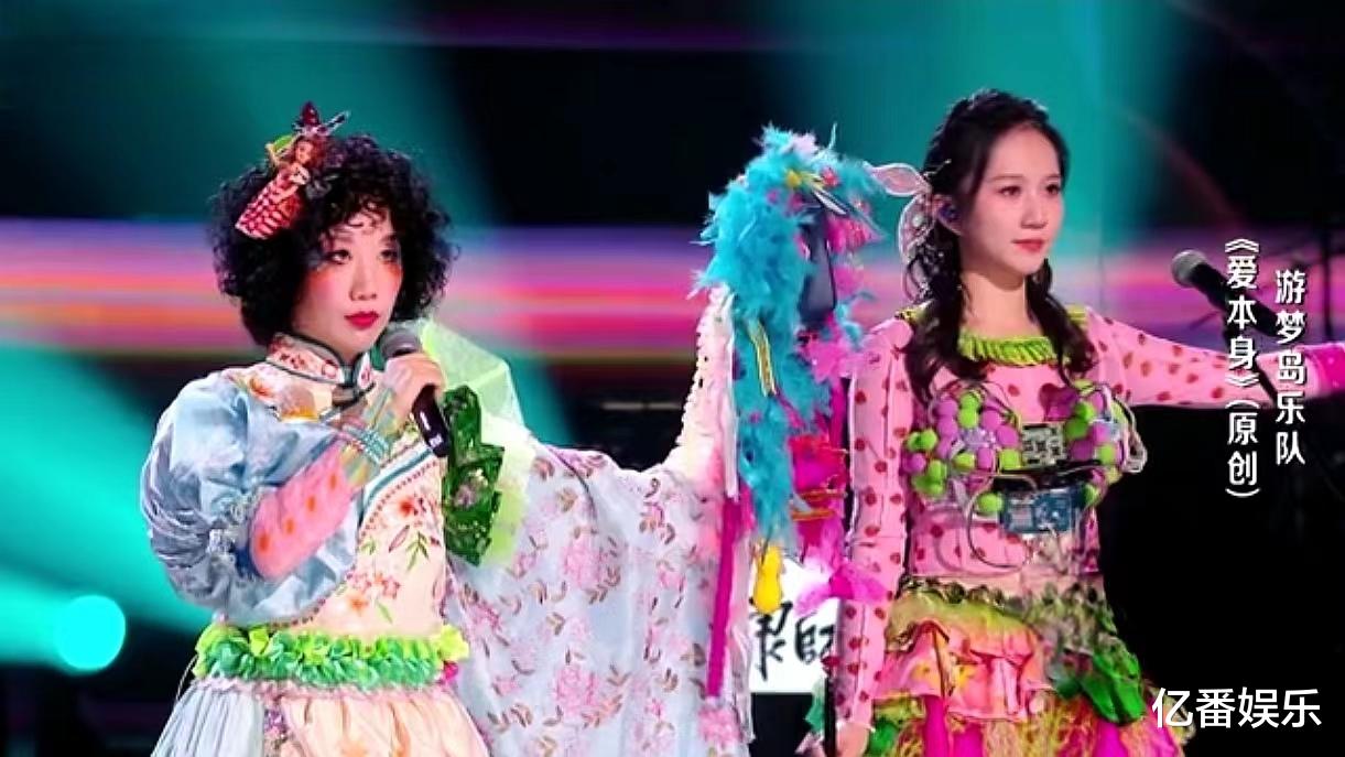 《好声音》又出乌龙？没拍开关椅子自己转了，潘玮柏内心：我靠！