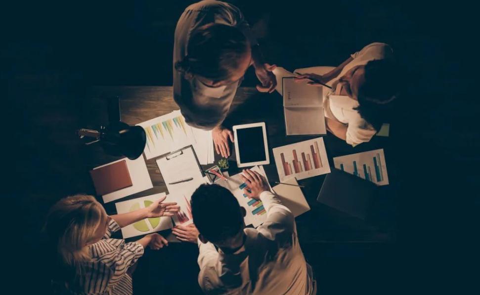 玩的就是心计|985硕士大厂裸辞,再找工作月薪3000立快乐人设,无人买账被狂喷