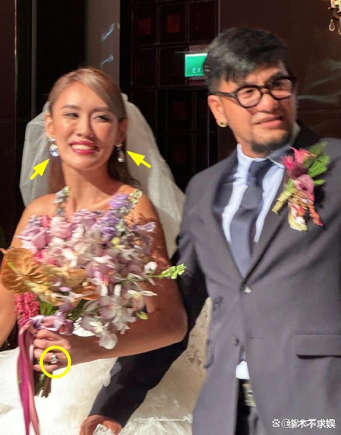 49岁张震岳大婚群星璀璨，婚礼太接地气，2000元一桌菜色引争议！