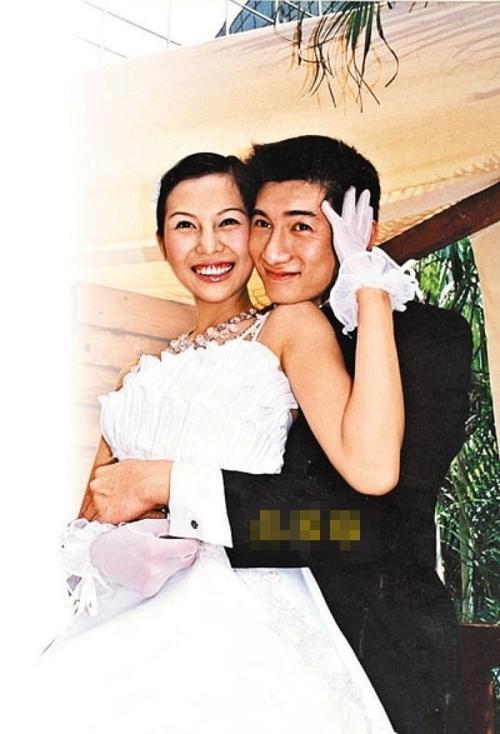 蔡少芬|蔡少芬回香港80平小屋里蜗居，她究竟图什么