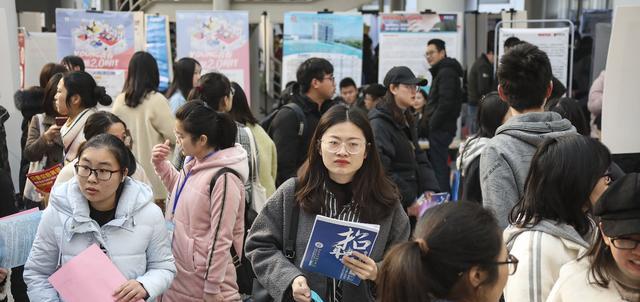 招聘|“去面试我没被选上，我爸被看上了”，毕业生求职奇遇，笑发财了