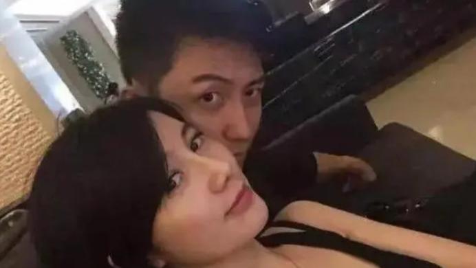 王雨馨又开撕！称手上有100个料，光一个就能使黄景瑜失业赔2个亿