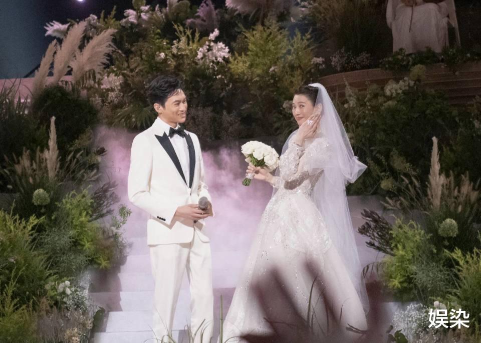 |张智霖和袁咏仪的“恩爱”,撕开了婚姻的“假面”