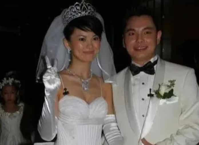 王岳伦带美女看演唱会!与王诗龄像同辈人,看来和李湘复合无望了