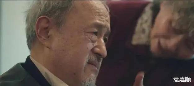 他，大器晚成，出道37年，56岁才走红，如今凭《三大队》再次出圈