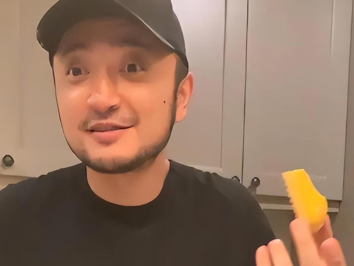 央视主持人重播!超过24人被驱逐,那尼格买提迟早会被驱逐吗?