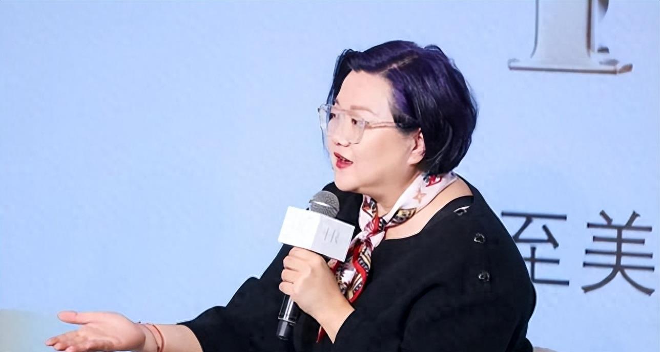 瞒不住了！“京圈真格格”惊人背景曝光，难怪撕遍内娱却无人敢惹！