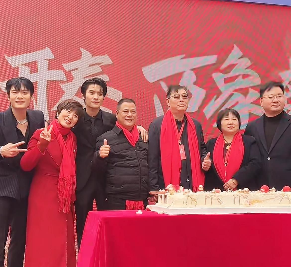 三只羊总部开业好低调!小杨哥戴百万级名表,大合照小黄最显眼