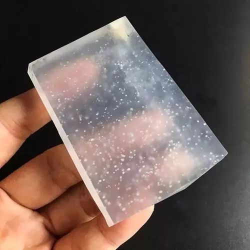 |棉对翡翠有何影响？有棉的翡翠你会挑吗？